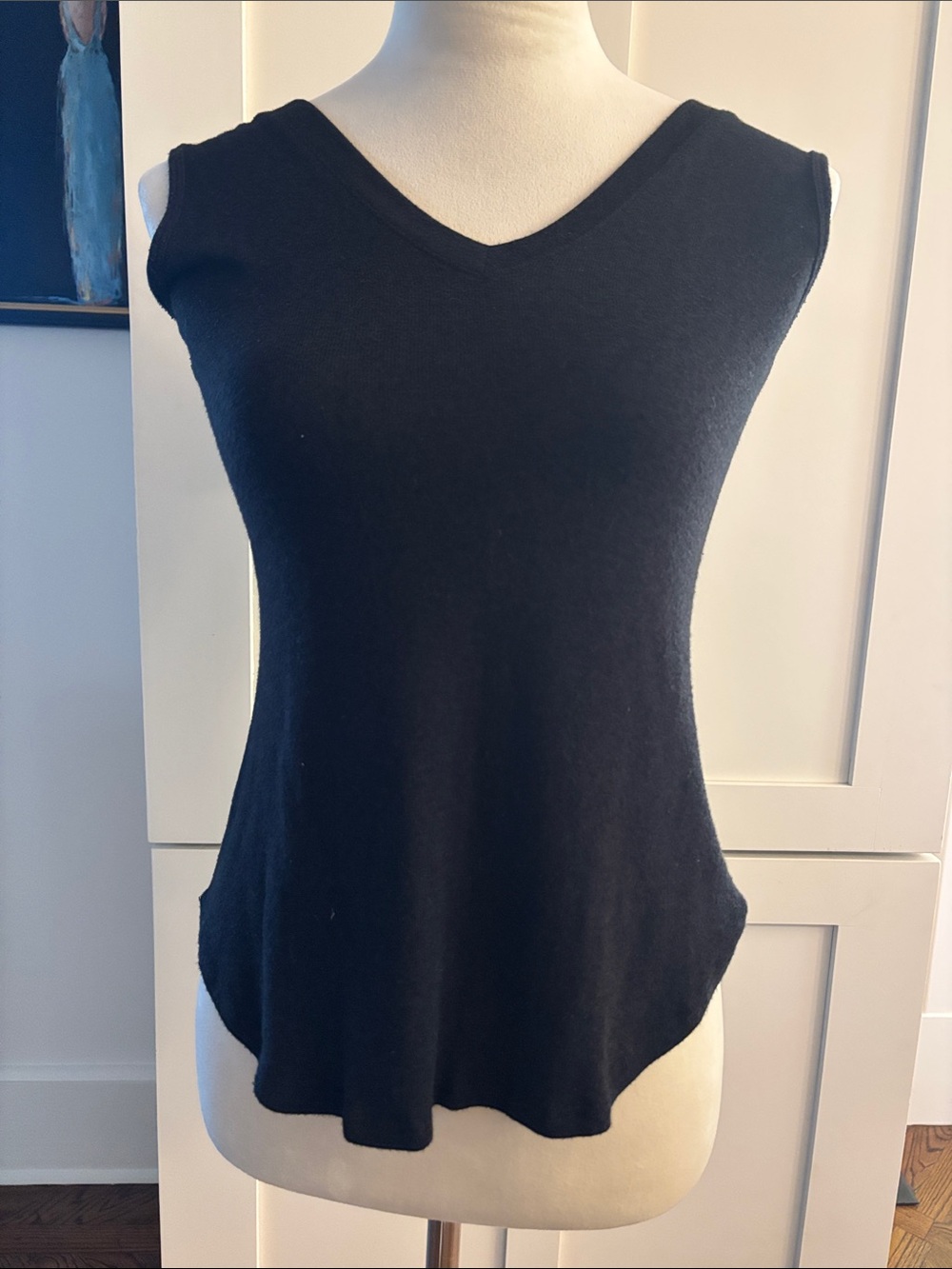 SOUTHCOTT Black Sleeveless V-Neck Knit Top
